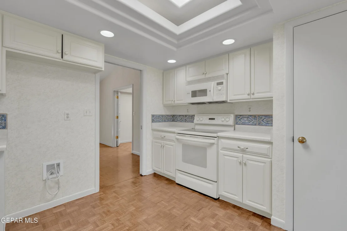 Photo of 913 THUNDERBIRD Drive