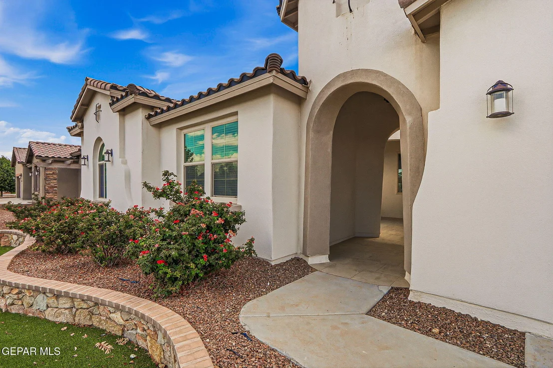 Photo of 5884 Valle Sonar Avenue