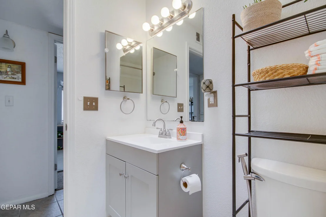 Photo of 5629 LONGVIEW Circle