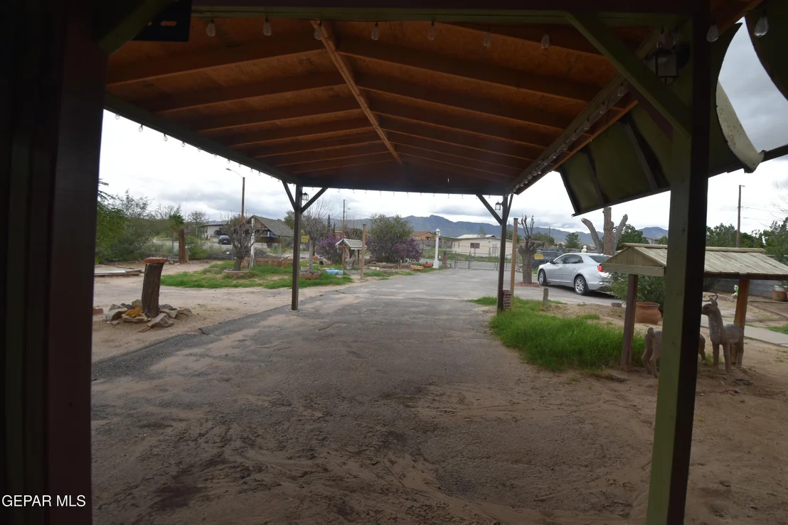 Photo of 8141 KIELY Road