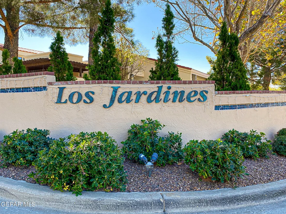 Photo of 1013 LOS JARDINES Circle