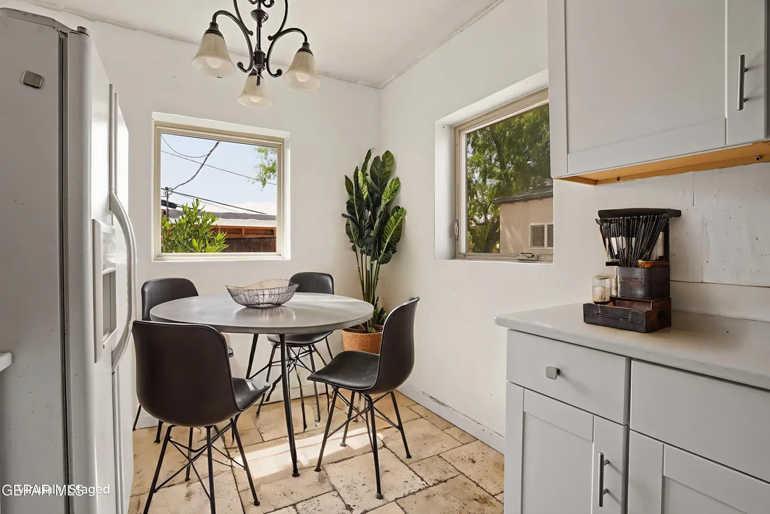 Photo of 810 MESITA Drive