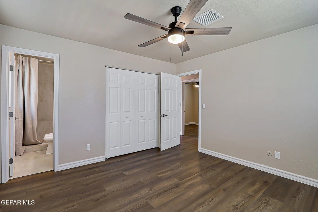 Photo of 7131 Clemente Avenue