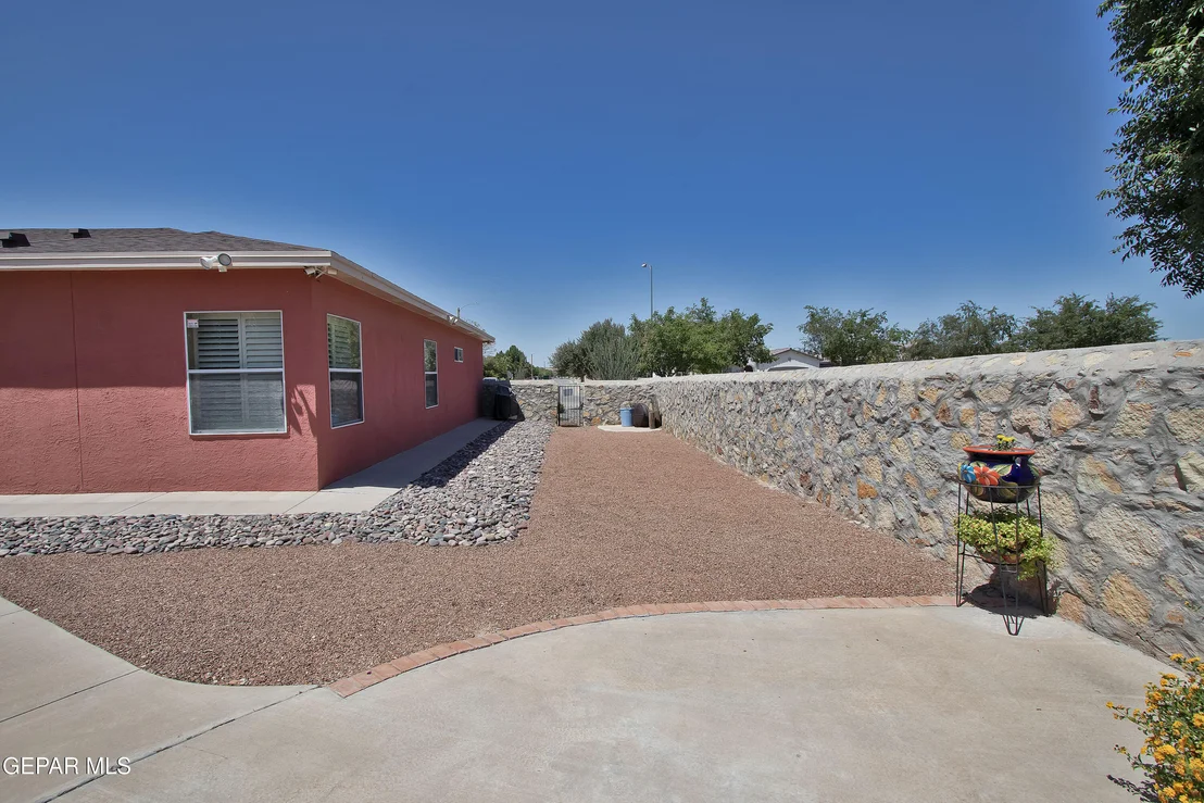 Photo of 920 TYLER SETH Avenue
