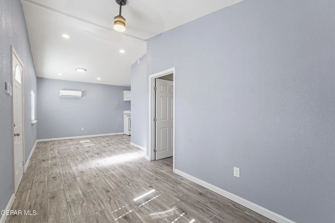 Photo of 3550 VANDERVEER Drive