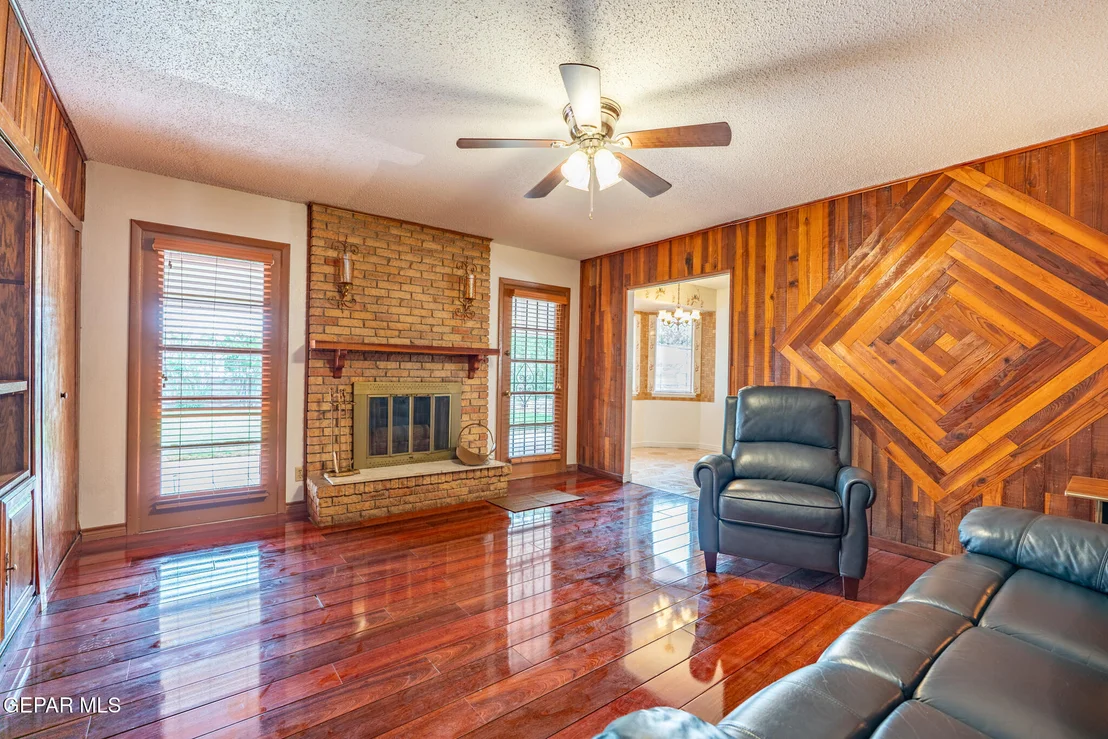 Photo of 8516 Mineola Drive