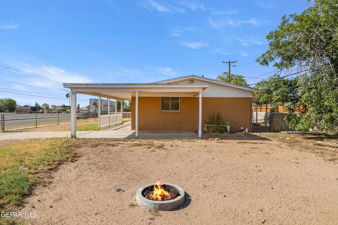 Photo of 10329 MCCOMBS Street