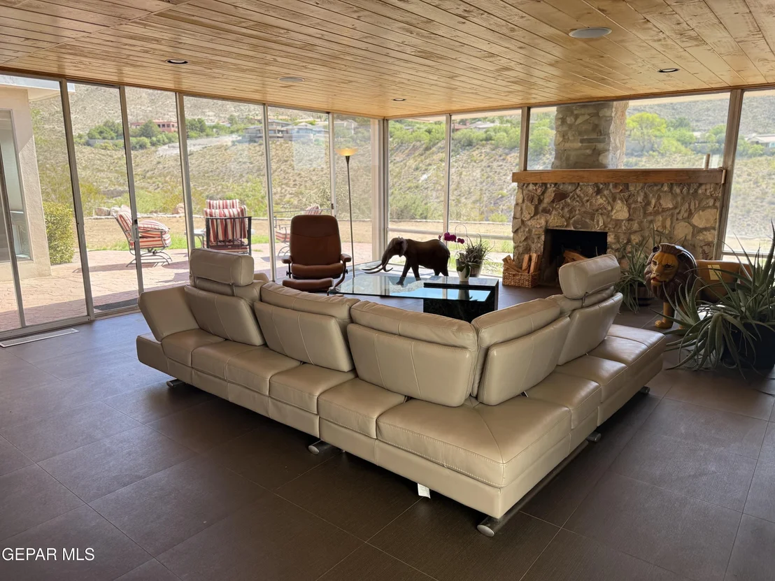 Photo of 912 THUNDERBIRD Drive