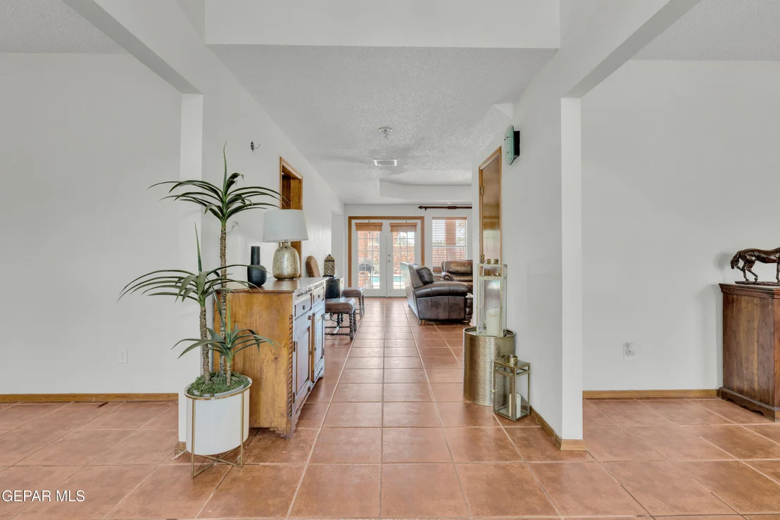 Photo of 2121 GREENLEE Drive