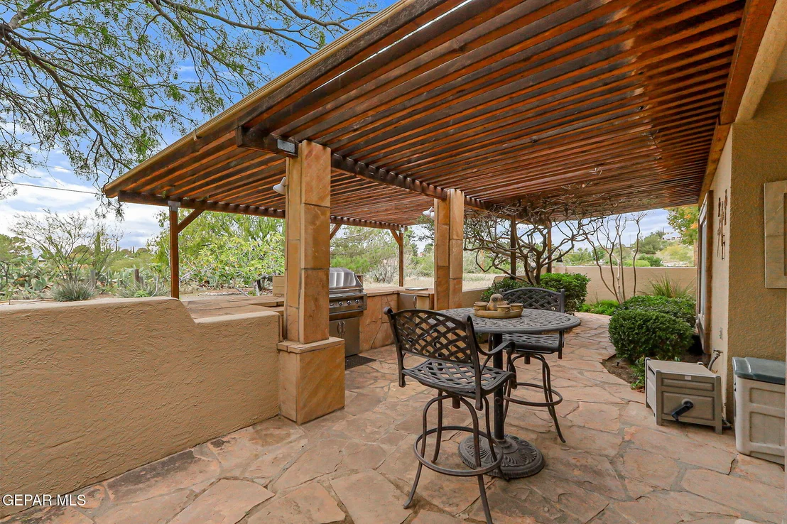 Photo of 1039 LOS JARDINES Circle
