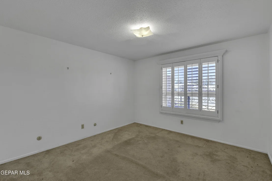 Photo of 612 SOMERSET Drive