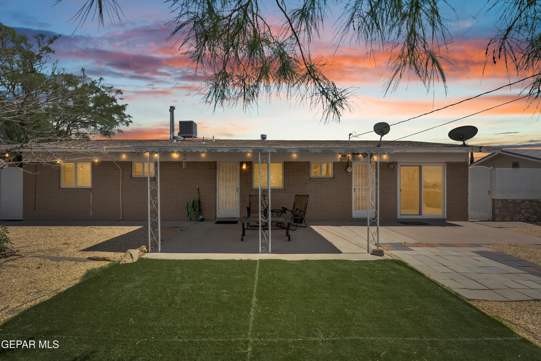 Photo of 321 CRESTMONT Drive
