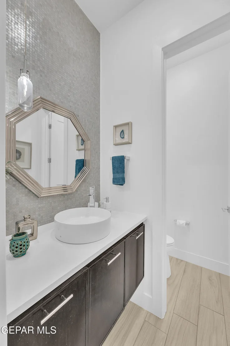 Photo of 386 ROCKY POINTE Drive