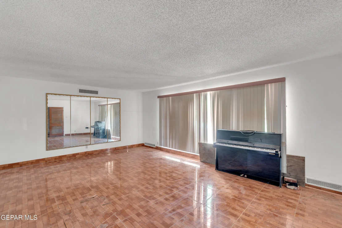 Photo of 3901 FLAMINGO Drive