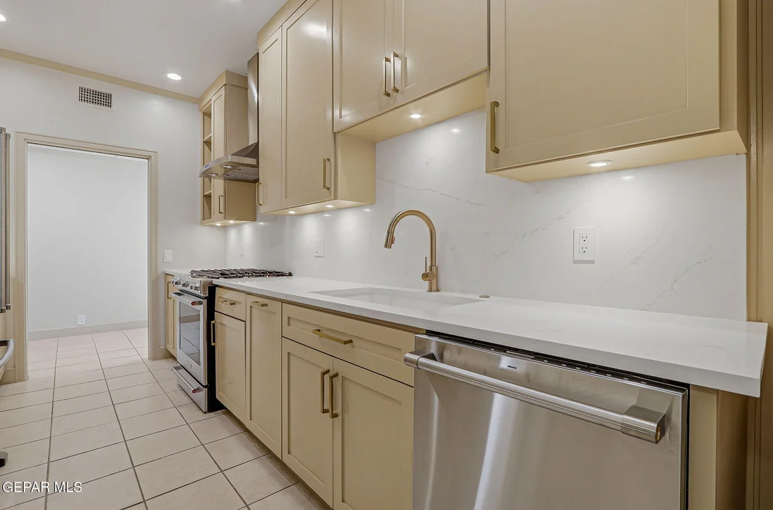 Photo of 1077 LOS JARDINES Circle