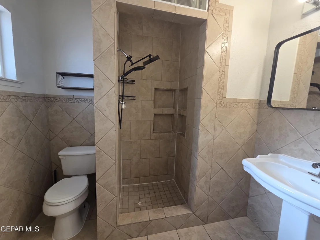Photo of 5121 JULIANDRA Avenue