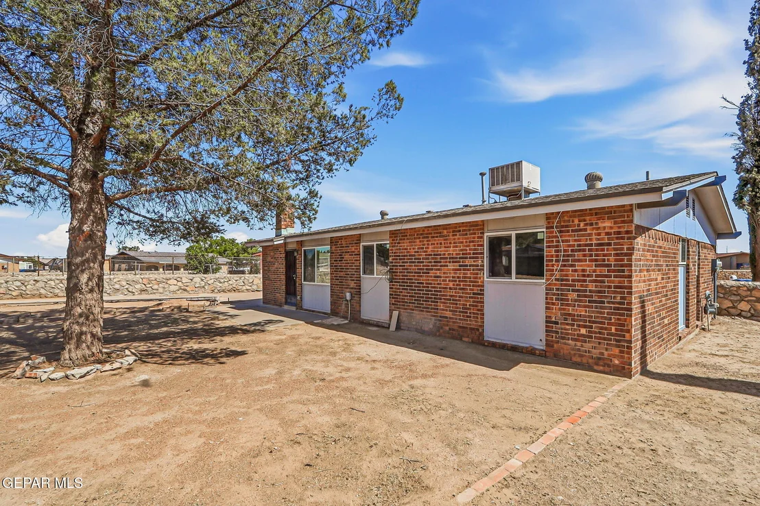 Photo of 8400 FURMAN Place
