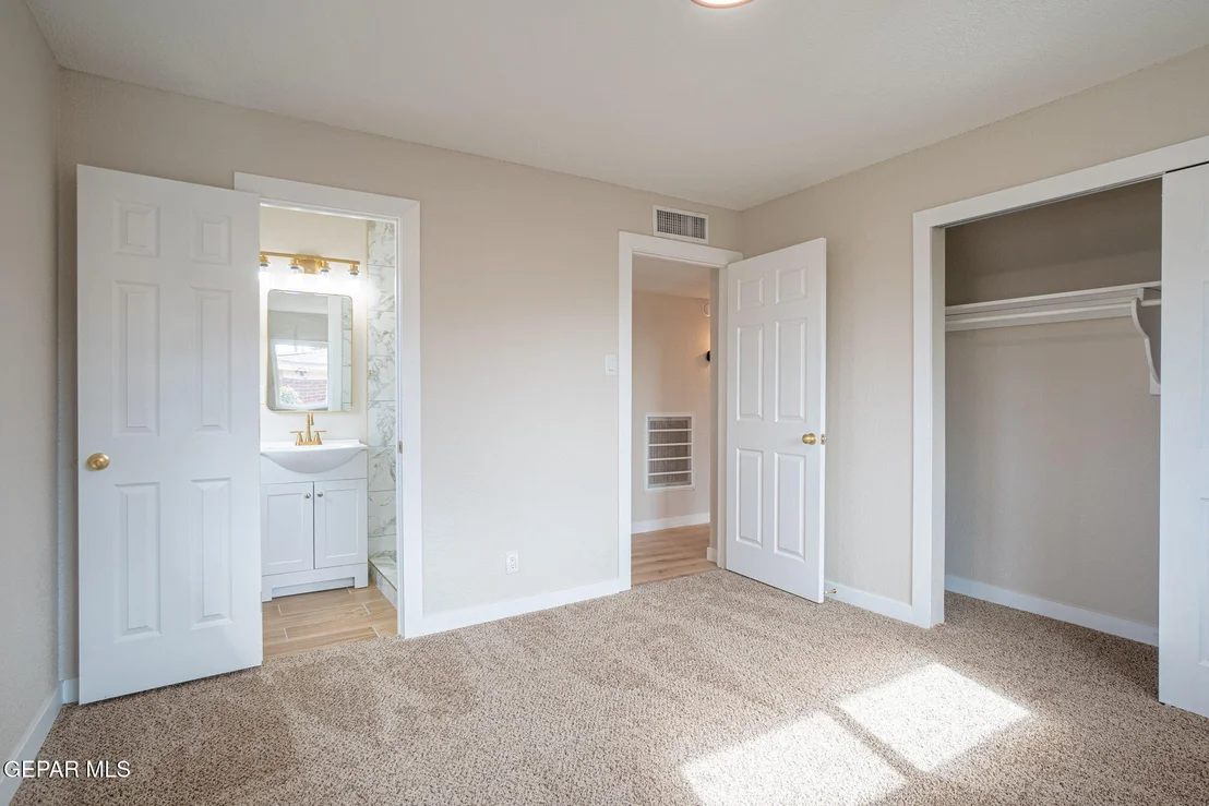 Photo of 3203 Shetland Road