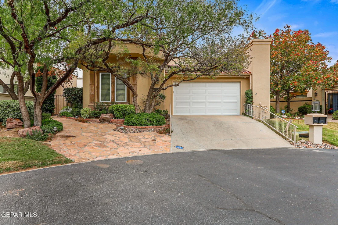 Photo of 1039 LOS JARDINES Circle