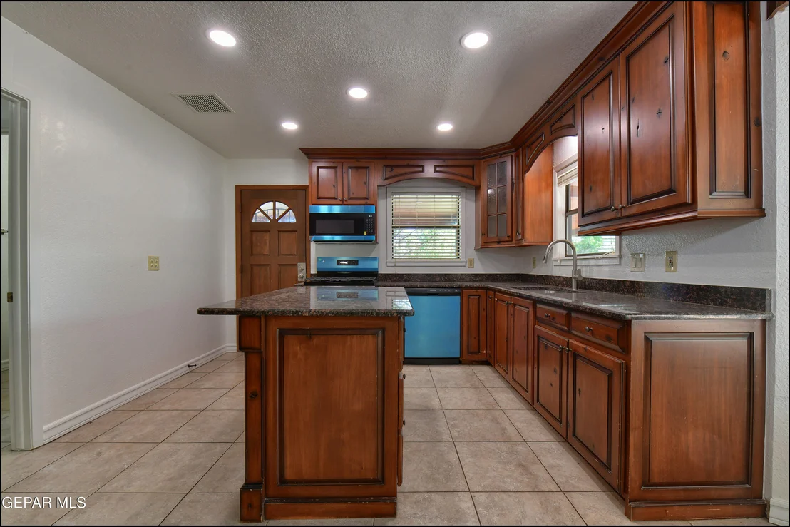 Photo of 6525 UPPER VALLEY Road