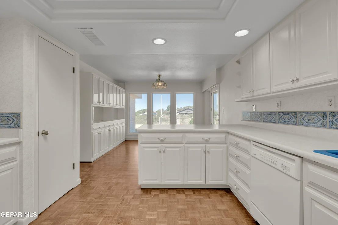Photo of 913 THUNDERBIRD Drive