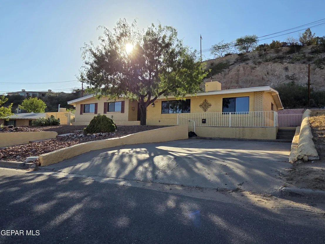 Photo of 4249 CANTERBURY Drive
