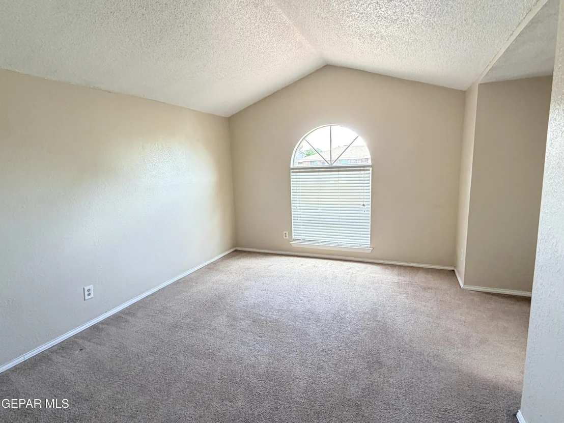 Photo of 2021 ROBERT WYNN Street