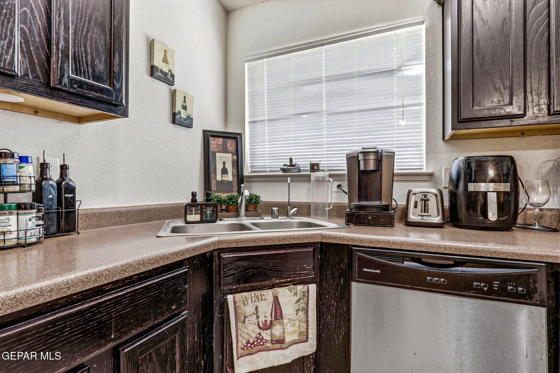 Photo of 616 VILLAS DEL VALLE Road