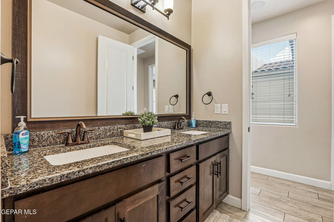 Photo of 5884 Valle Sonar Avenue
