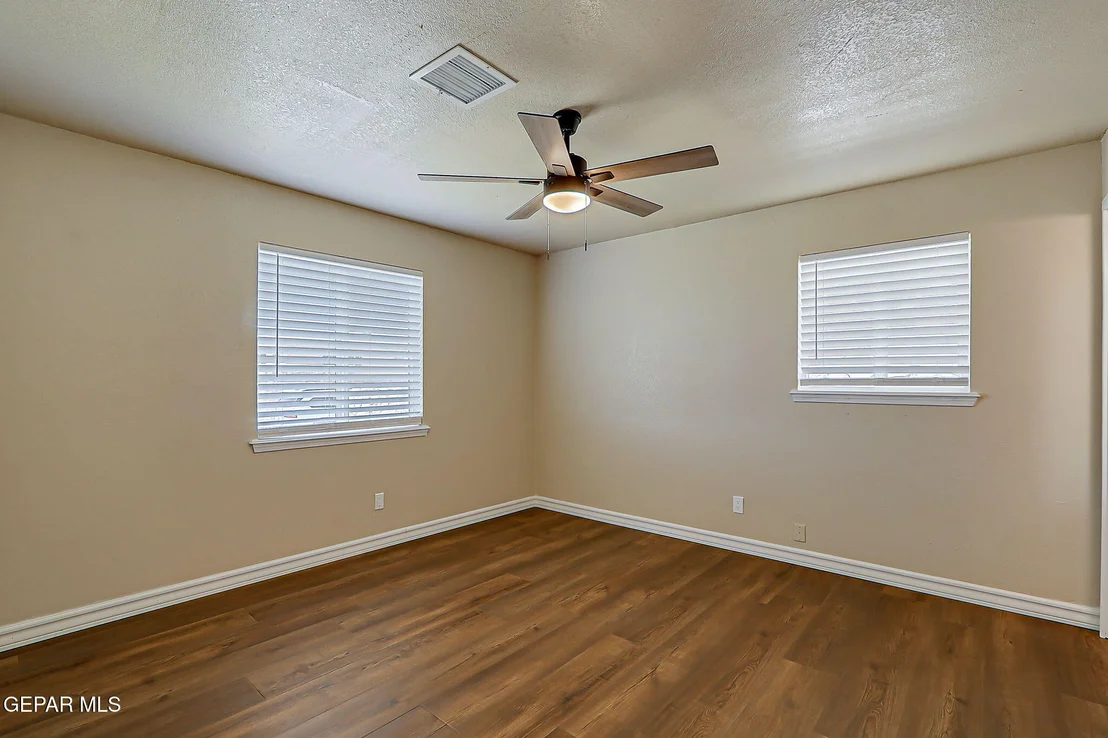 Photo of 7131 Clemente Avenue