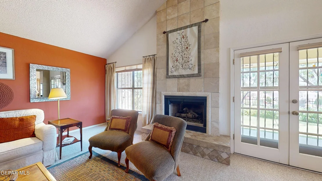 Photo of 724 CHELTENHAM Drive