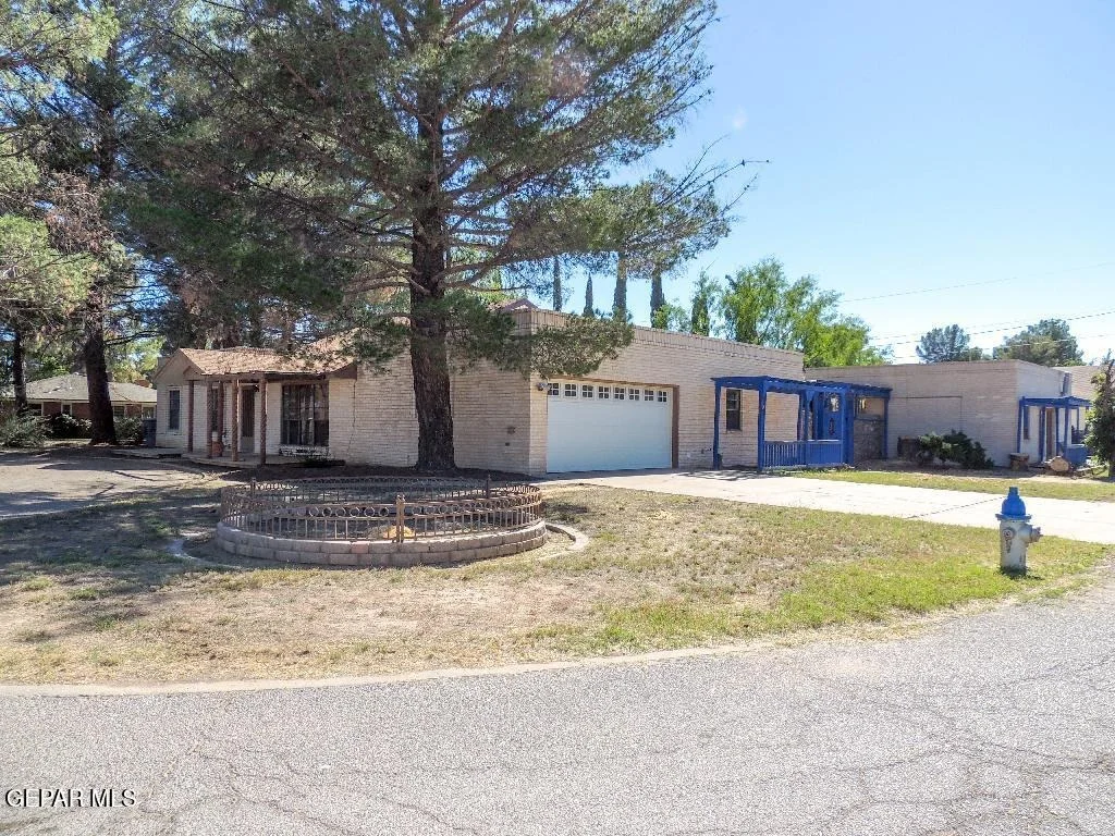 Photo of 1067 Esplanada Circle