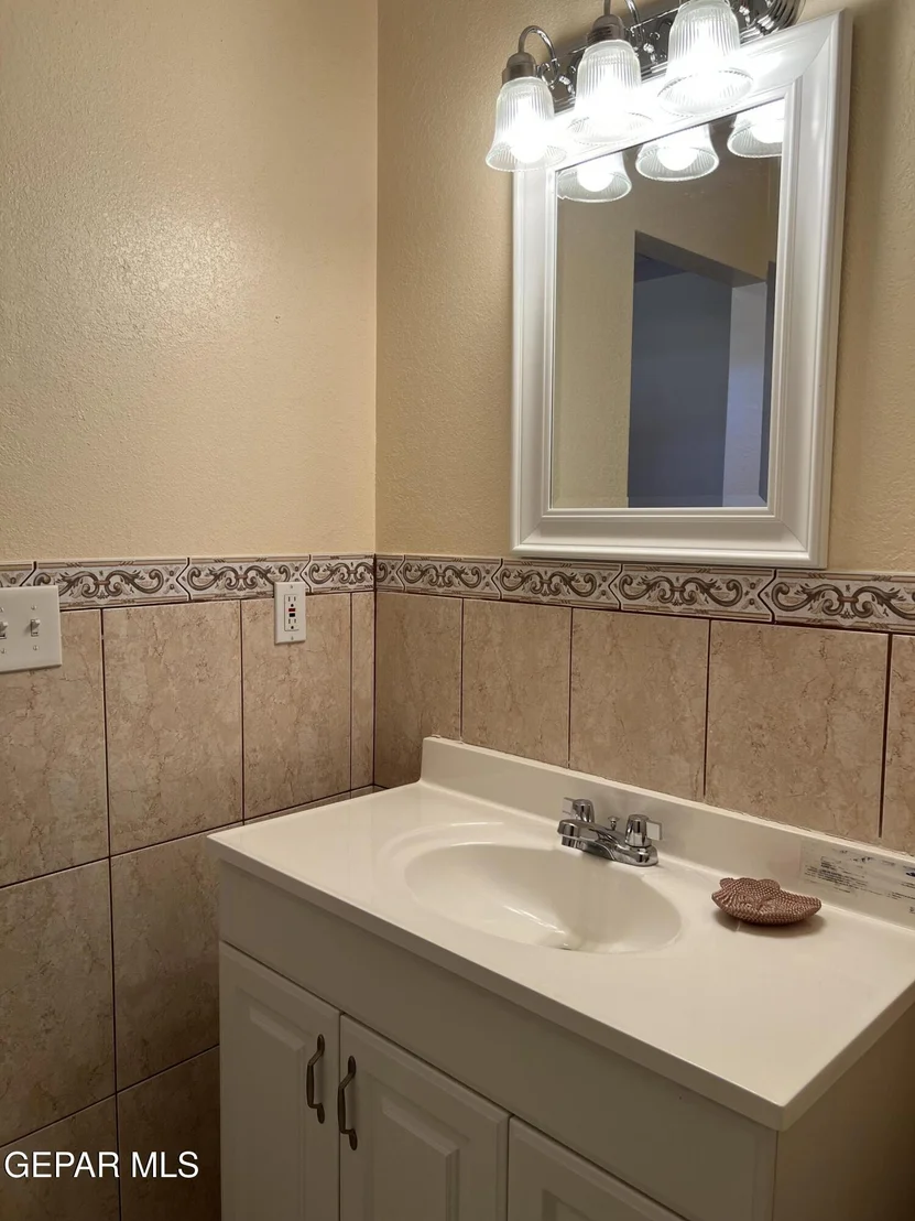Photo of 225 PEYTON Road