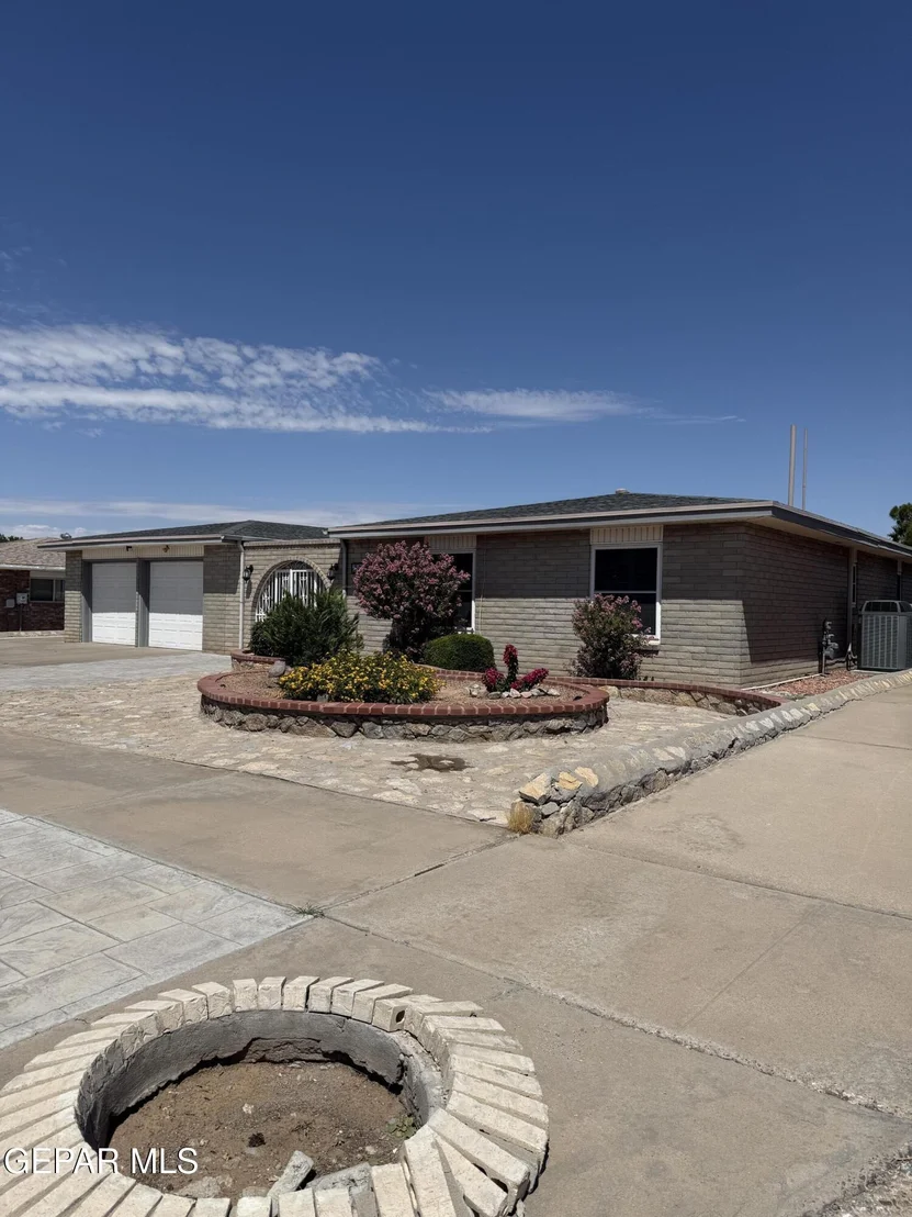 Photo of 3149 EDGEROCK Drive