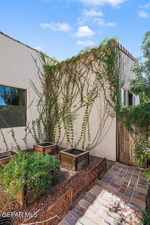 Photo of 5617 RIVER RUN Street