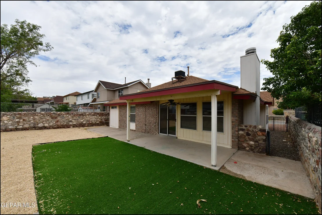 Photo of 7737 PLAZA AZUL Road