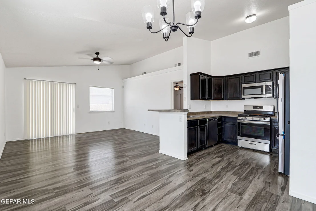 Photo of 12729 RAUL MENDIOLA Lane