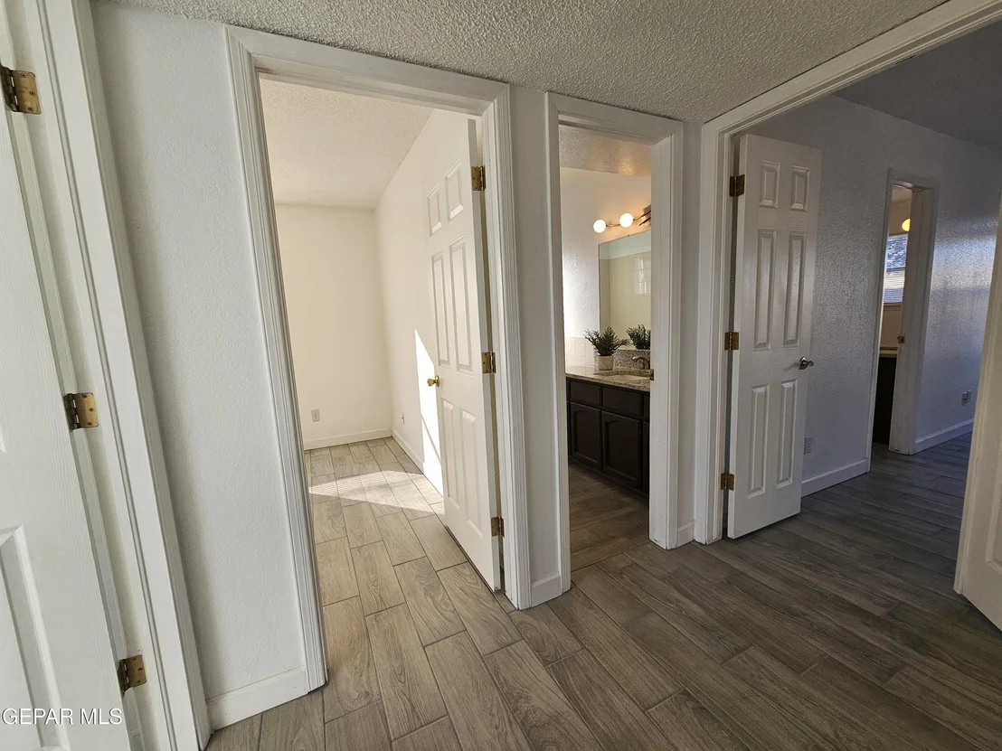 Photo of 2155 SUN MANOR Drive