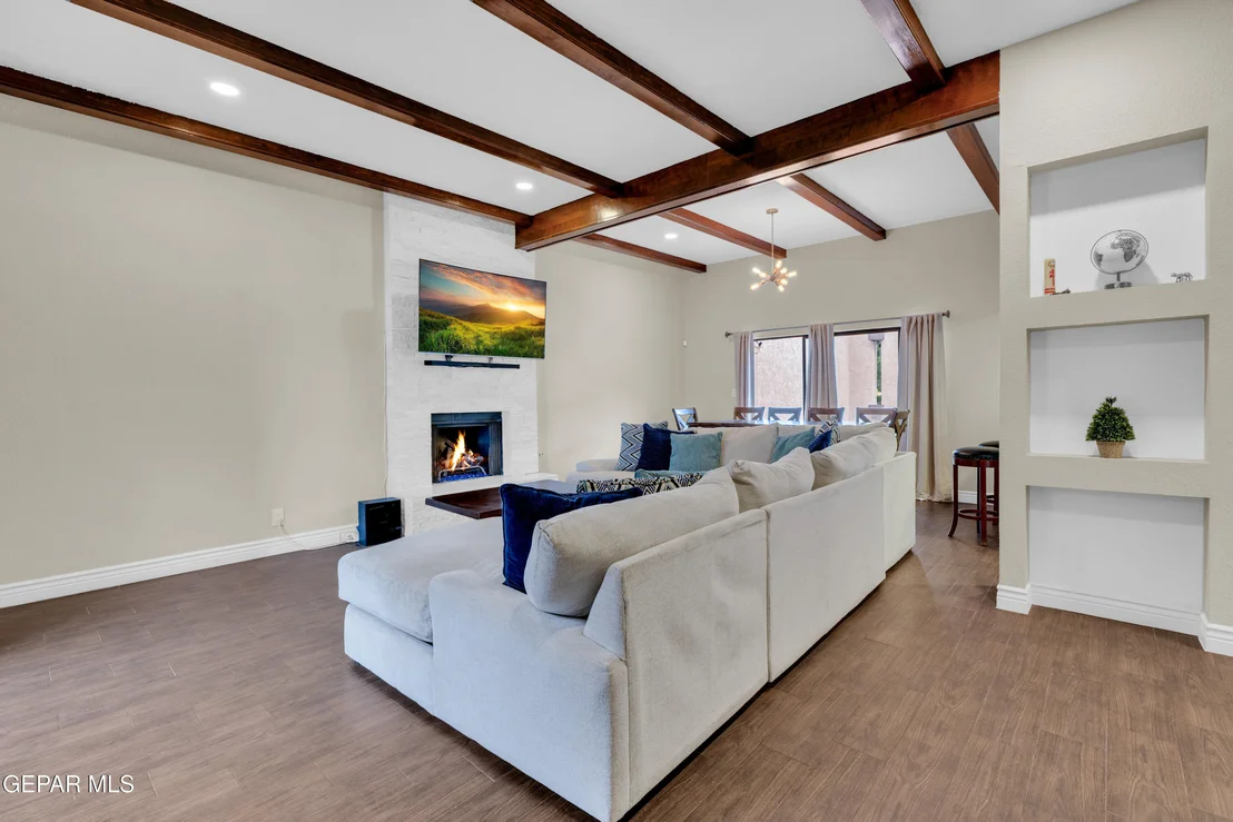 Photo of 425 VALPLANO Drive