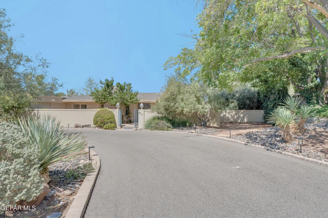 Photo of 913 THUNDERBIRD Drive