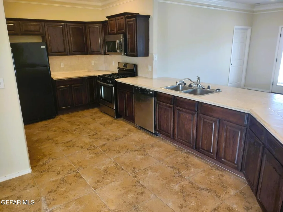Photo of 633 Bariloche Drive