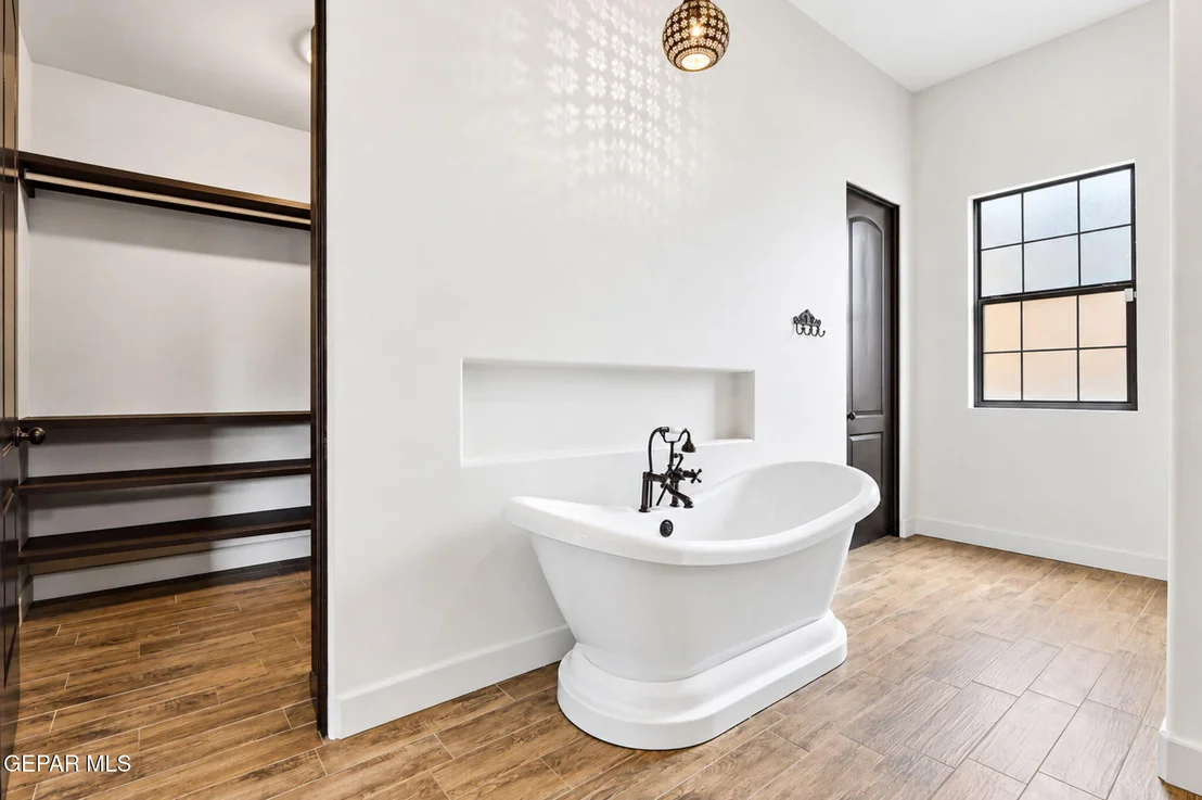 Photo of 5617 RIVER RUN Street