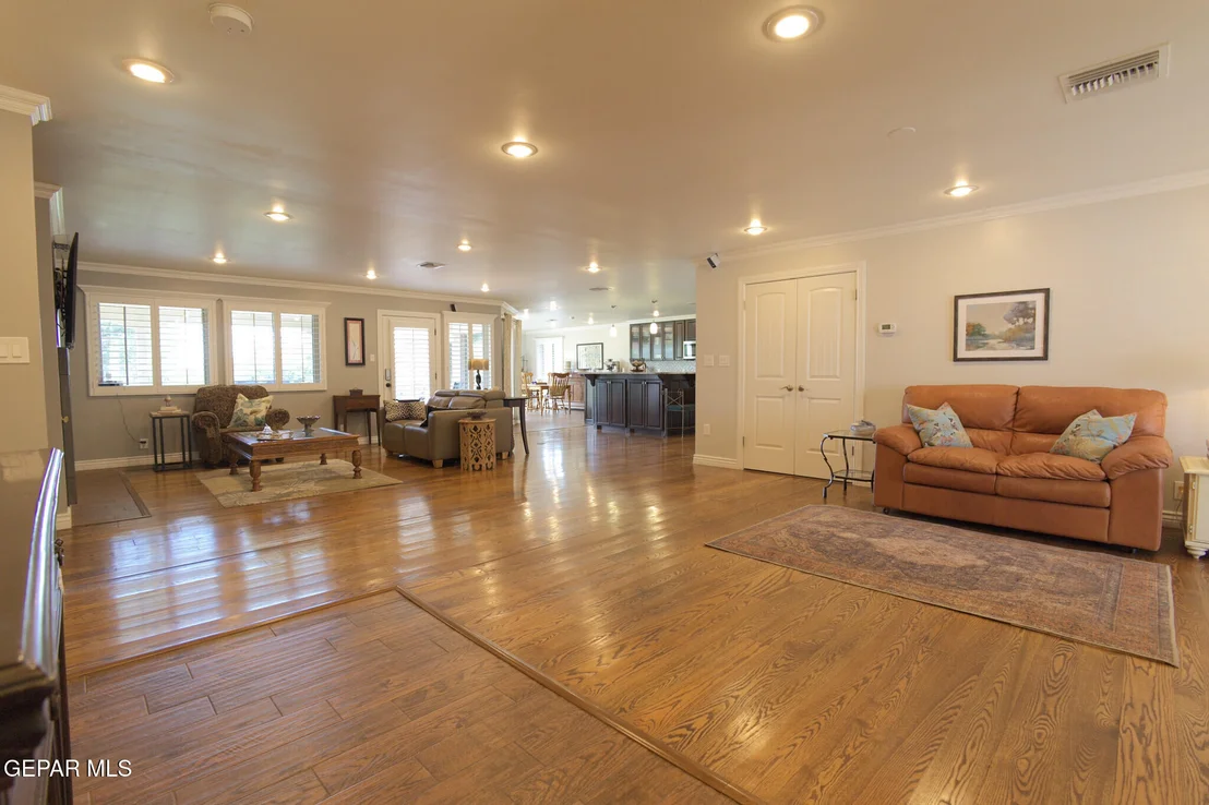 Photo of 417 INDIAN BLUFF Road