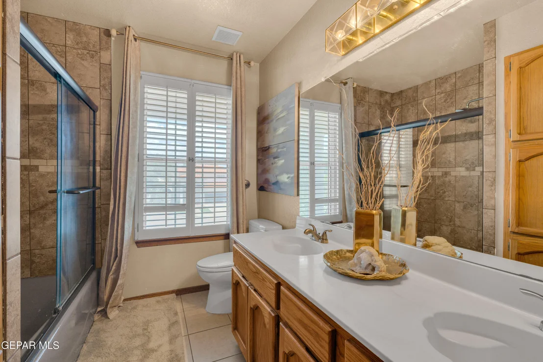 Photo of 2121 GREENLEE Drive