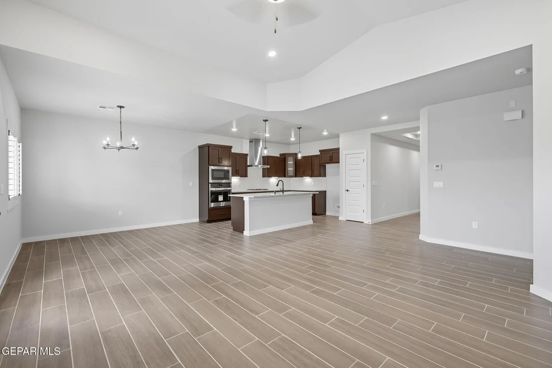 Photo of 925 Nayland Place