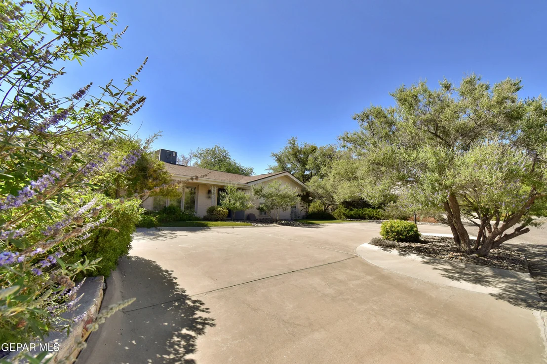 Photo of 849 River Oaks Drive