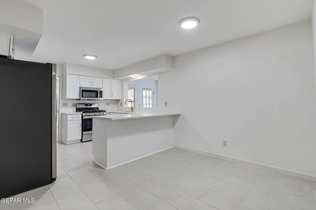 Photo of 836 ESPOLON Drive