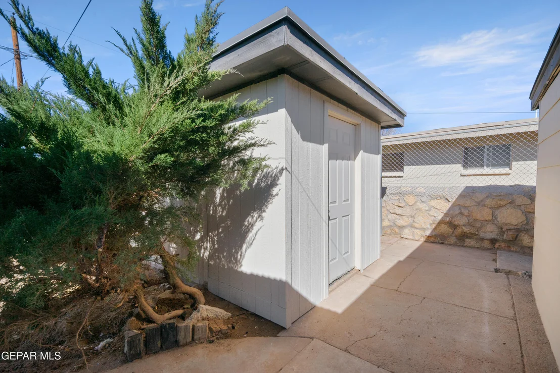 Photo of 9516 IRIS Drive