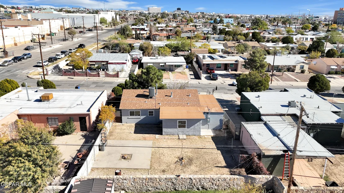 Photo of 829 Huckleberry Street