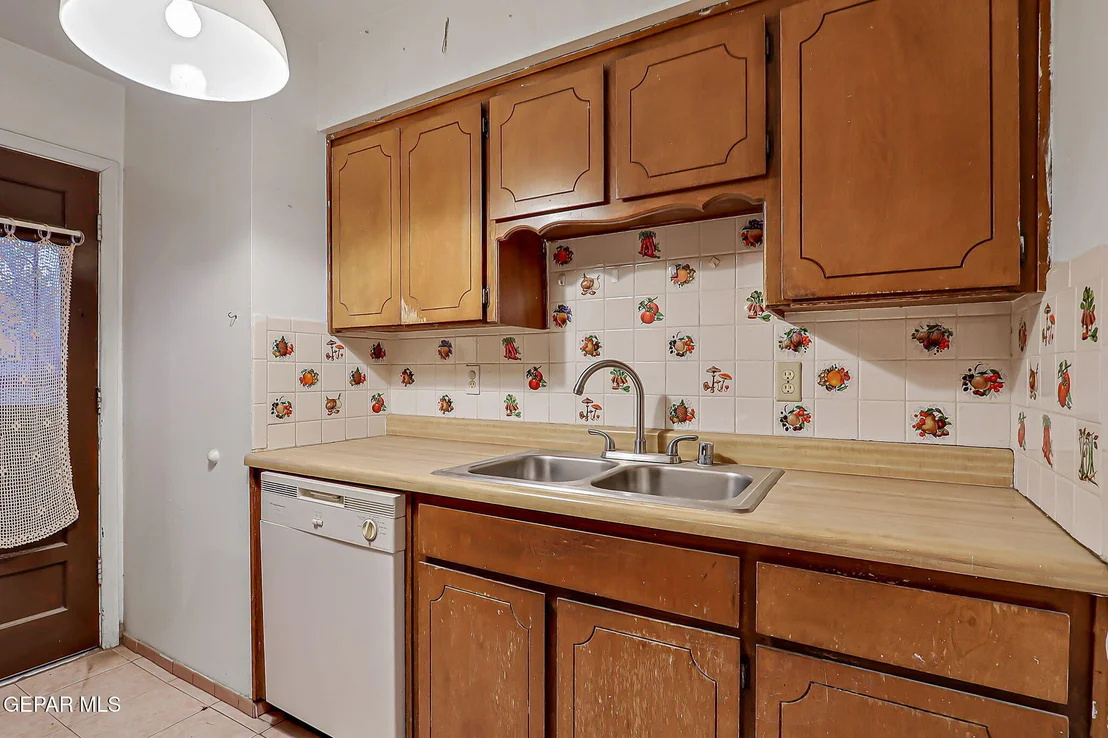 Photo of 7925 Broadway Drive